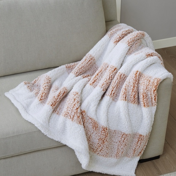Alpine Valley Other - Alpine Valley Cozy Sherpa Throw, 50" X 60" - Beige